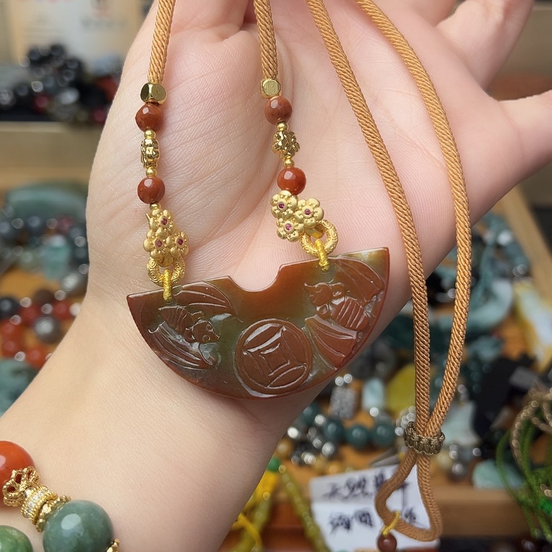 翡翠颈饰未镶嵌吊坠