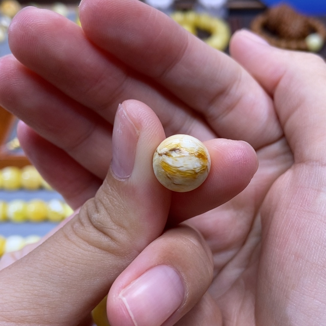 琥珀未镶嵌珠宝奇石热****生