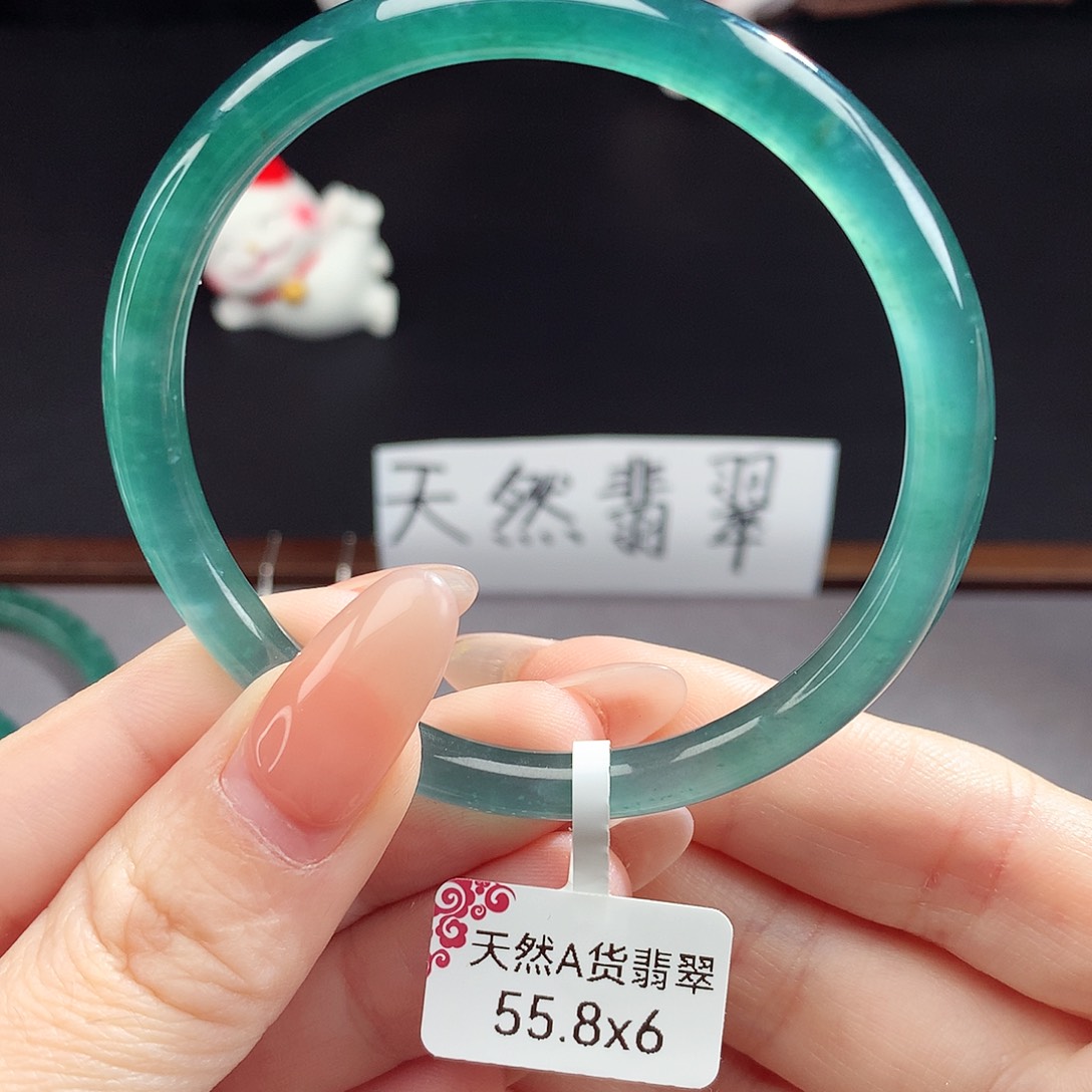 翡翠手镯（圆镯）未镶嵌紫**贝