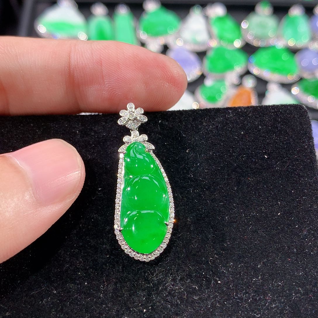 翡翠18K金镶嵌颈饰