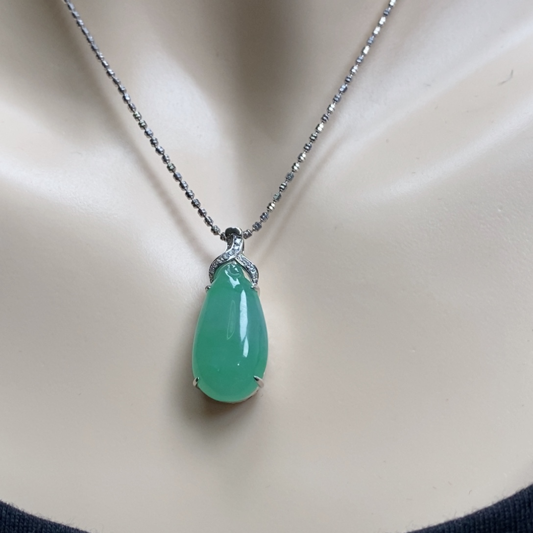 翡翠吊坠(赠链)18K金镶嵌