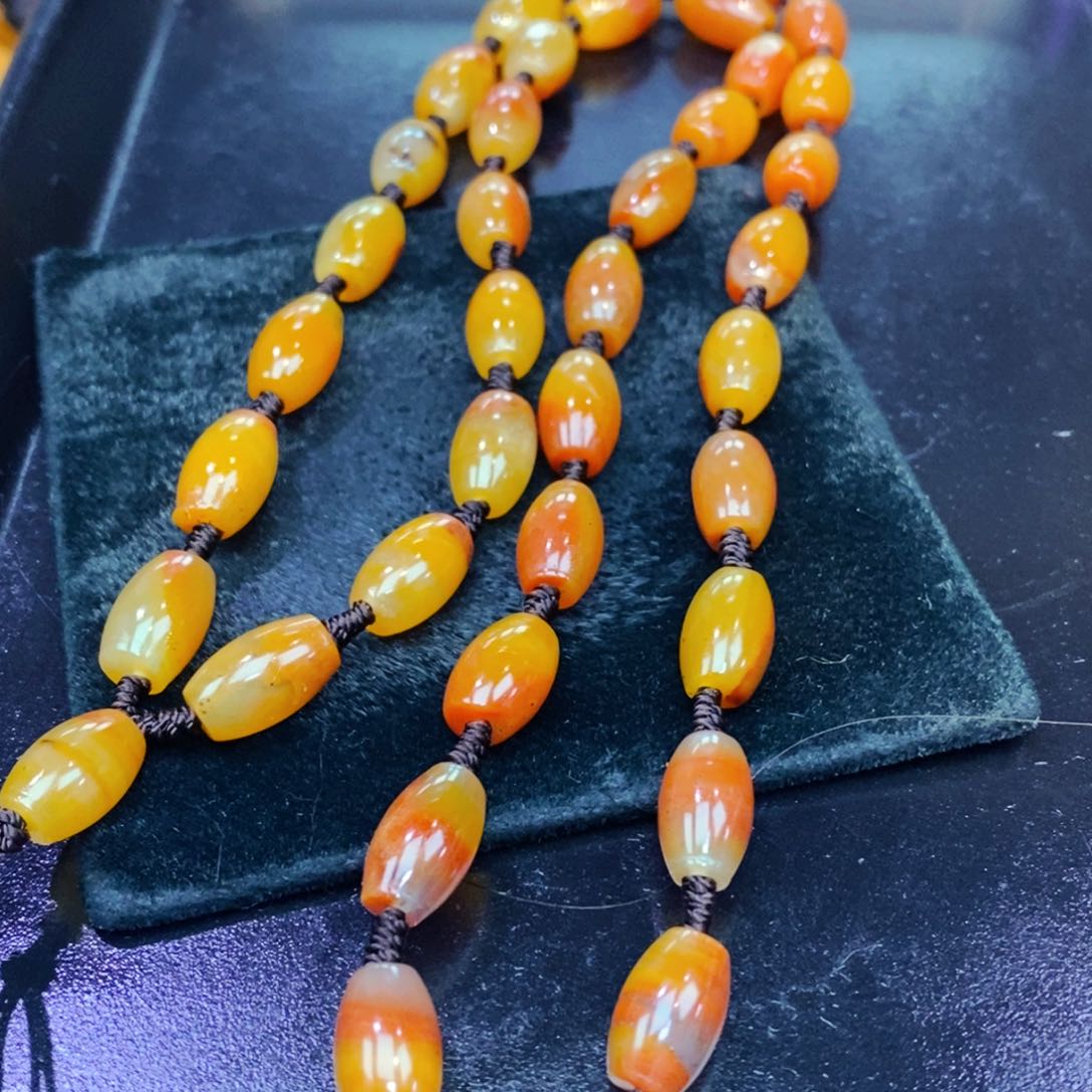 未镶嵌石英质玉（黄龙玉）项链