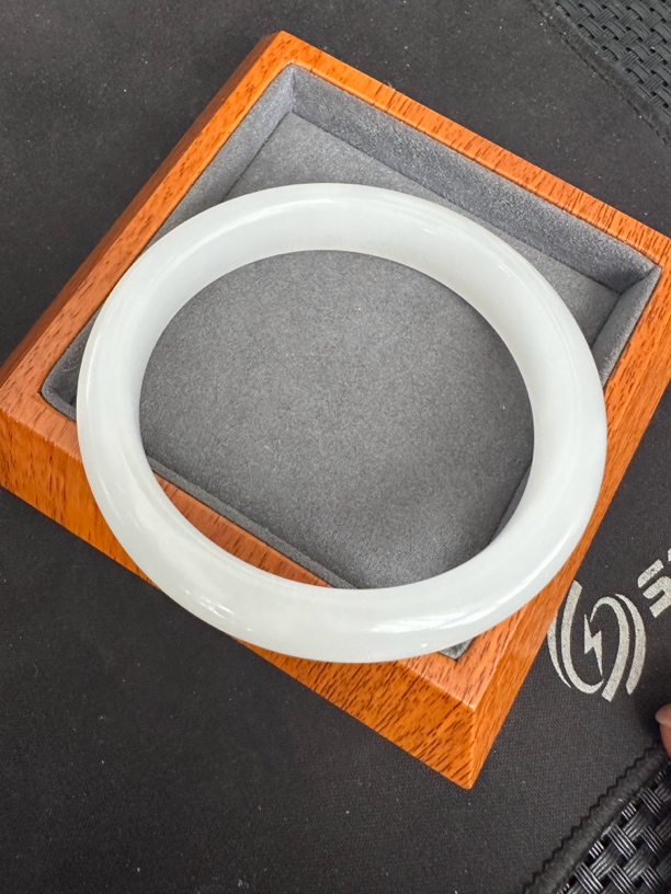 天然新疆金丝白冰翠手镯