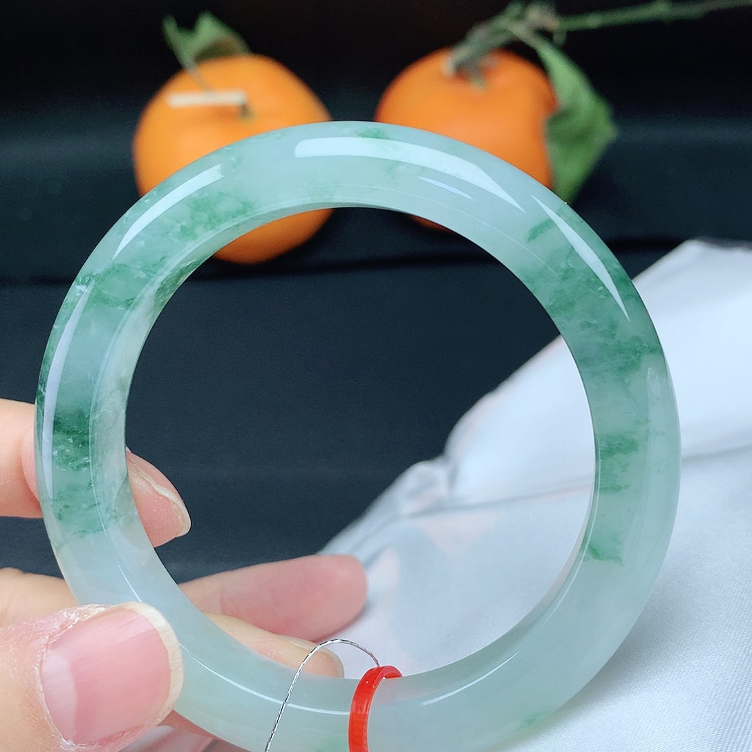 翡翠手镯未镶嵌55圈