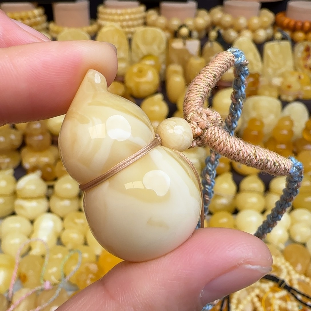 琥珀未镶嵌套链天然俄料浓白妖花蜜蜡葫芦吊坠