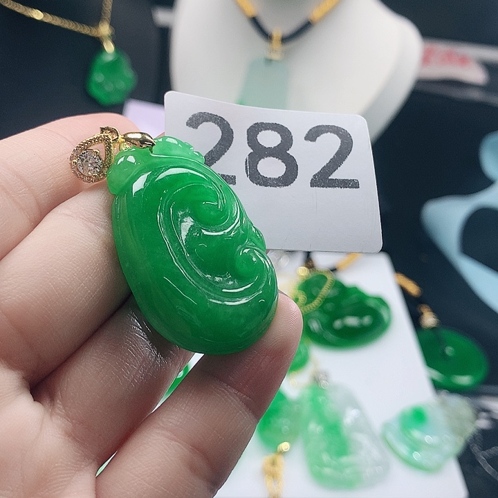 翡翠未镶嵌吊坠(赠链)