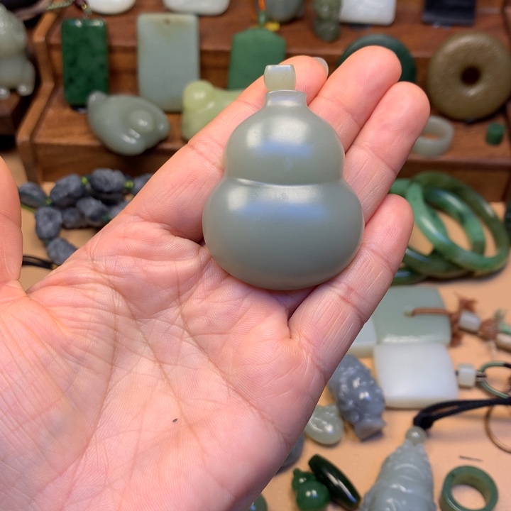 暖****和田玉未镶嵌颈饰