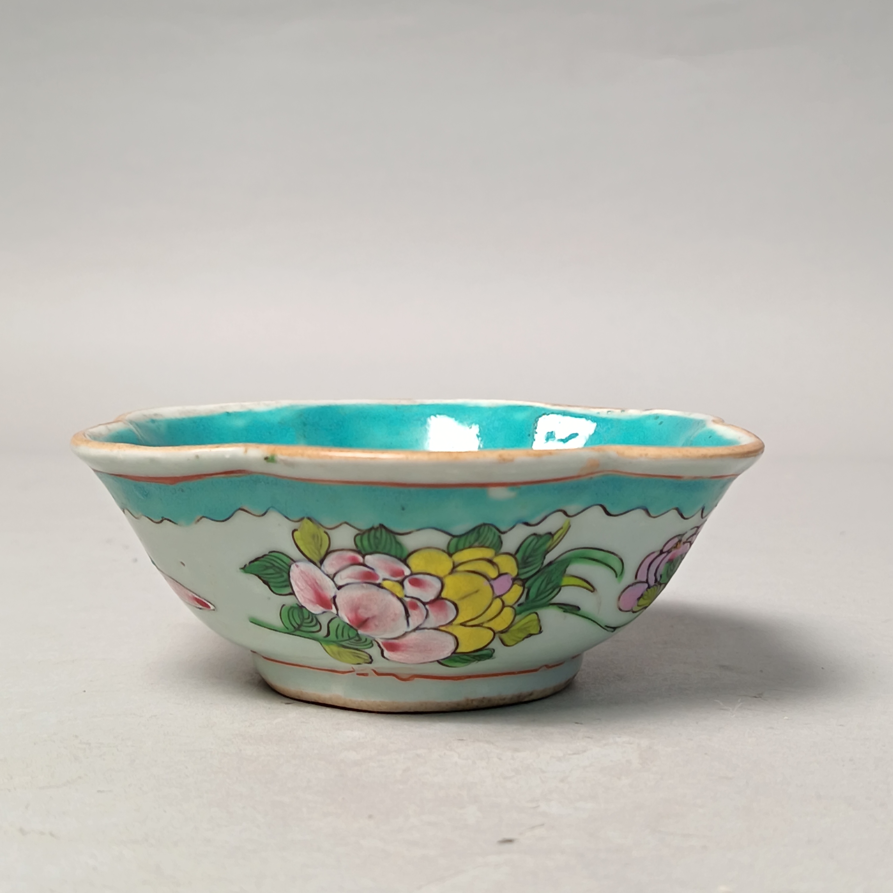 【010031027】BJ 民国 粉彩花蝶花口碗