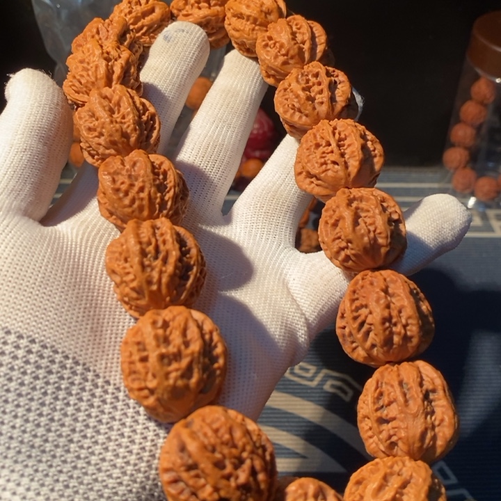 文玩核桃手串……30