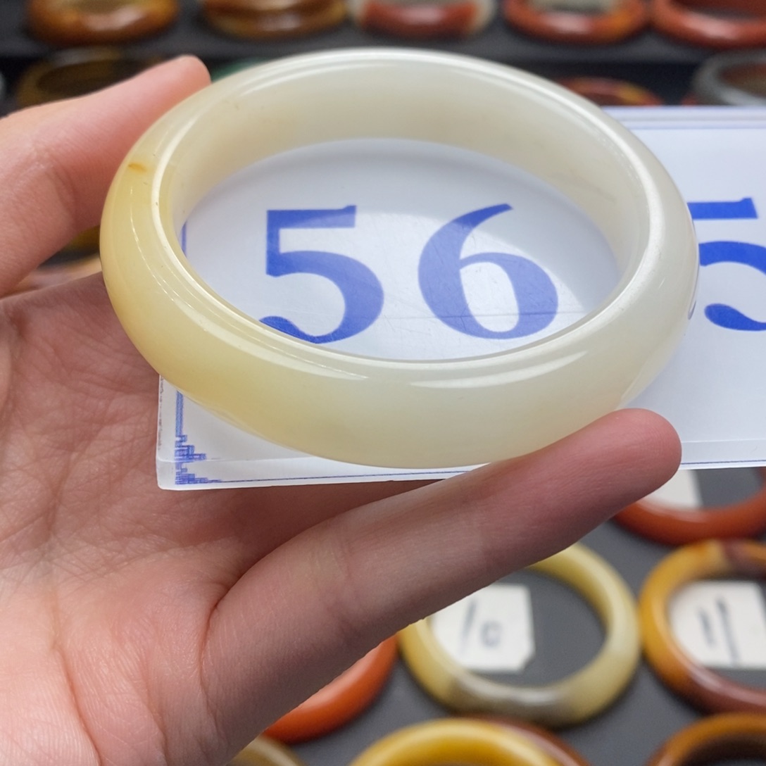 石英质玉（黄龙玉）手镯未镶嵌