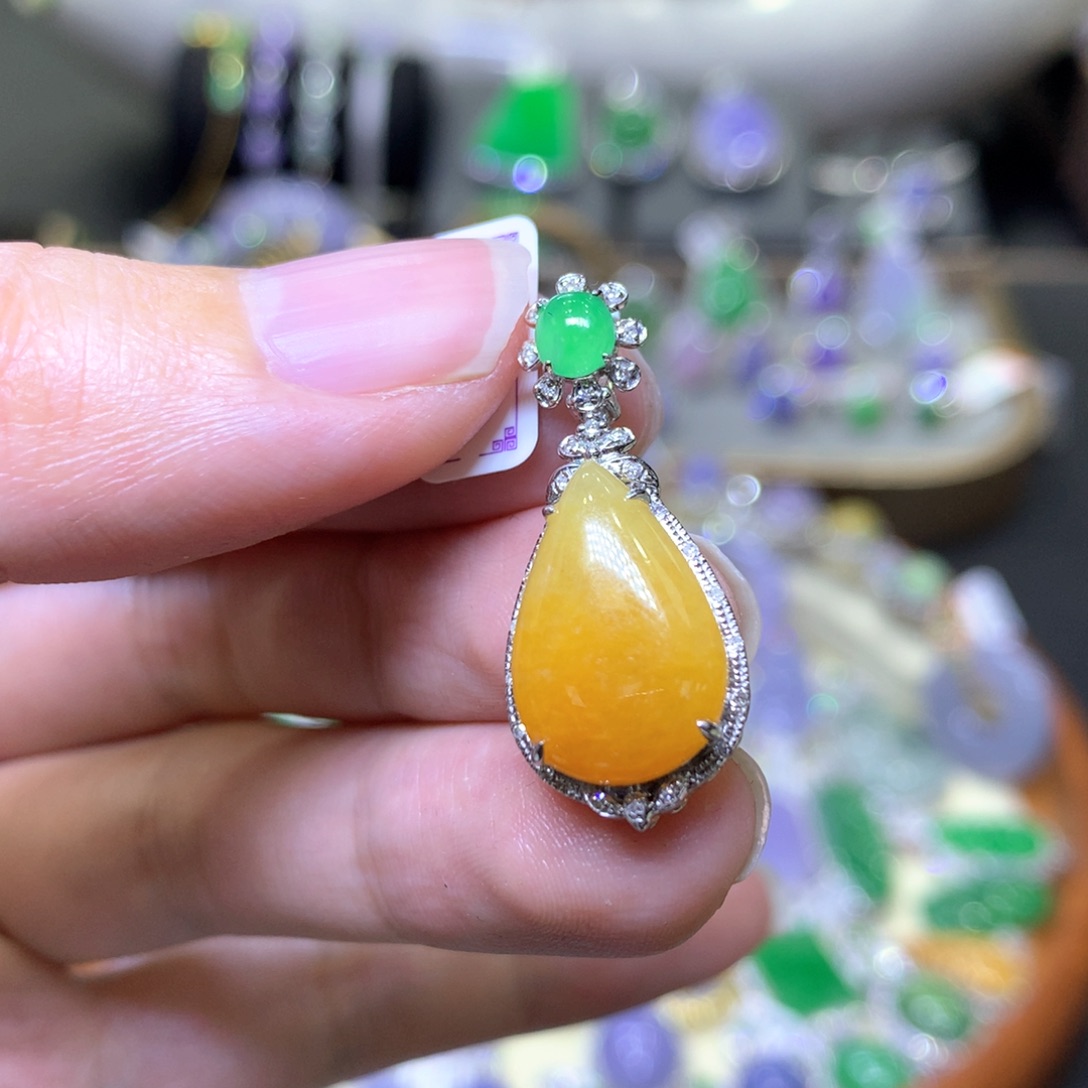 【闪购商品】翡翠颈饰18K金镶嵌翡翠吊坠项链