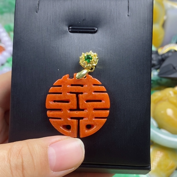 翡翠吊坠(赠链)未镶嵌