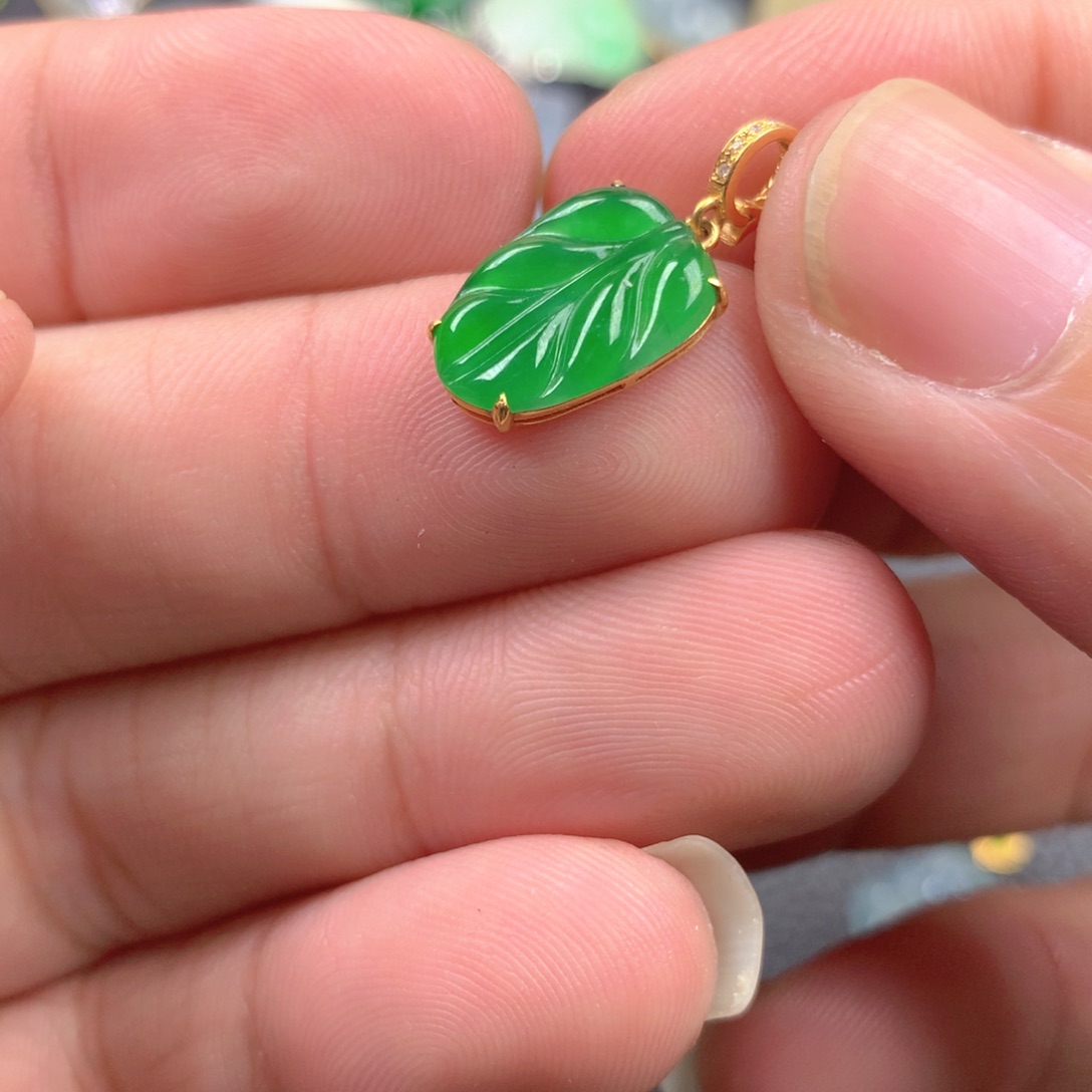 【闪购商品】颈饰18K金镶嵌翡翠翡翠
