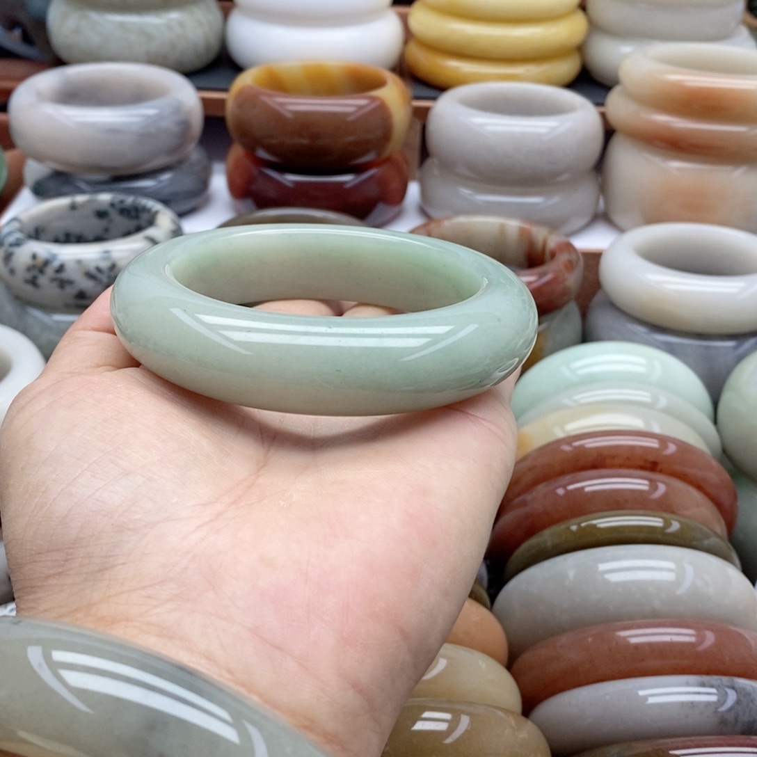 石英质玉（佘太翠）手镯未镶嵌i****.