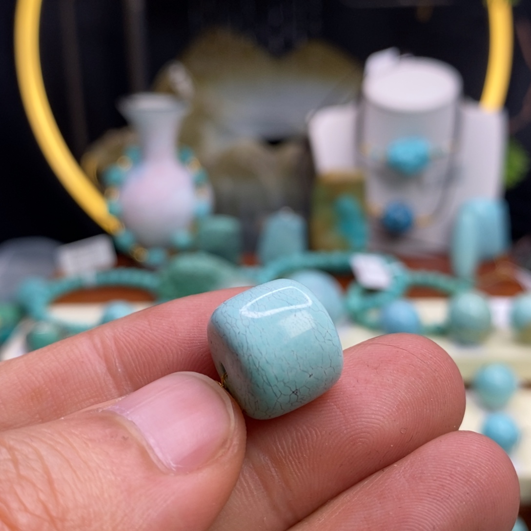 绿松石未镶嵌珠宝奇石