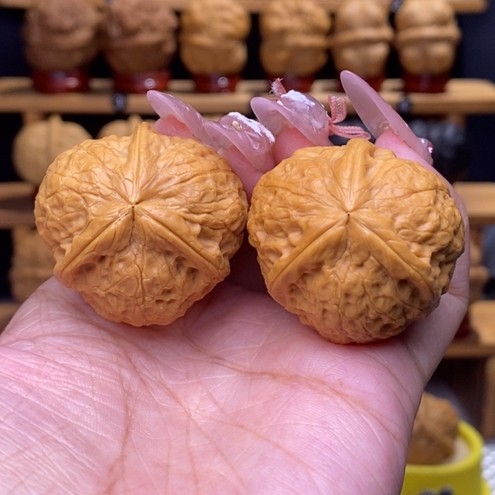 卢***水文玩核桃把件寿桃三棱1号37尺正奔