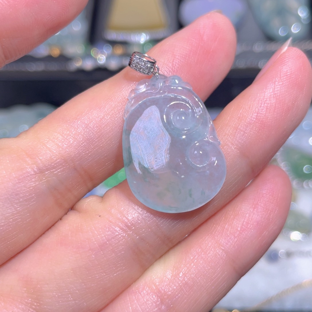 翡翠18K金镶嵌颈饰翡翠