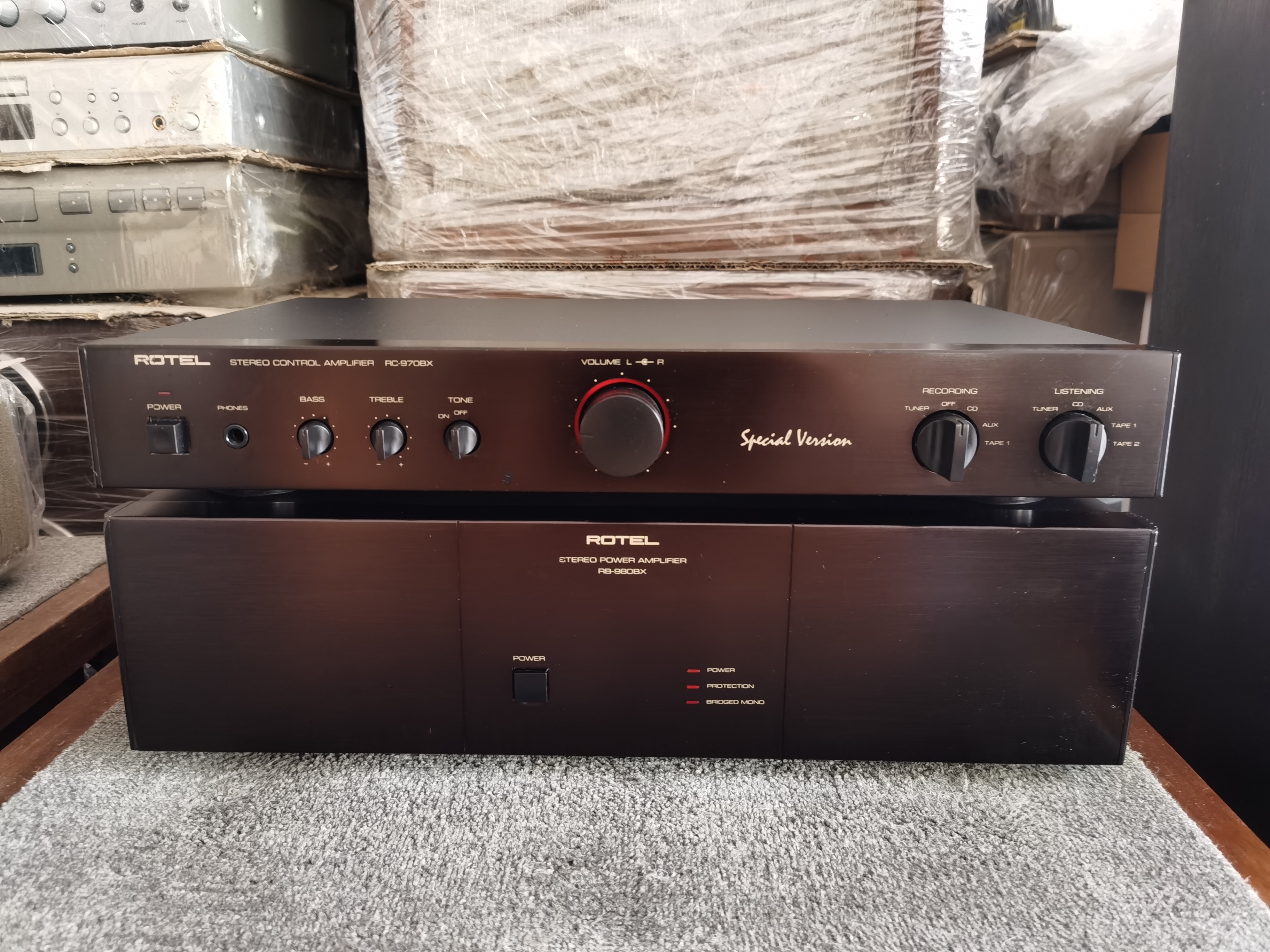 路遥前后级功放970/980，使用220伏，不包邮，不支持七天无理由退换