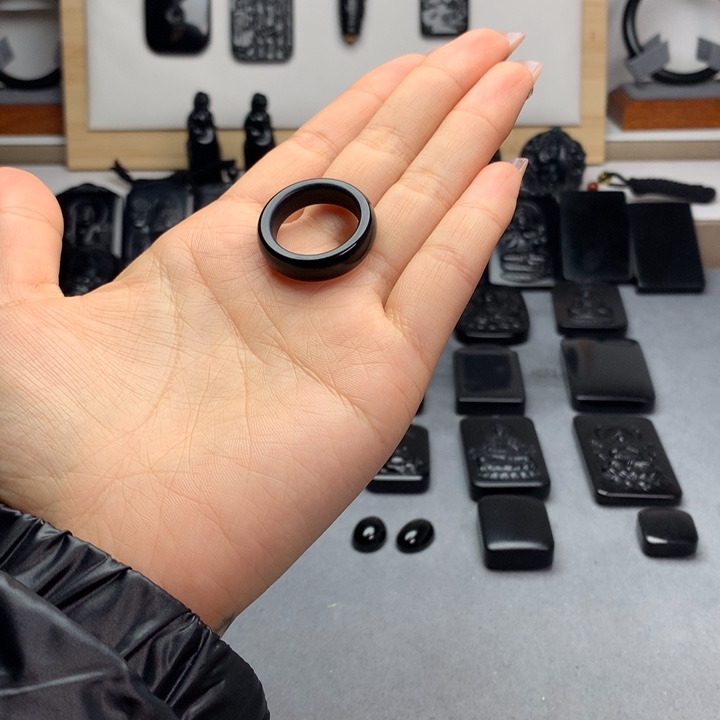 和田玉（墨玉）未镶嵌戒圈内径16-22毫米