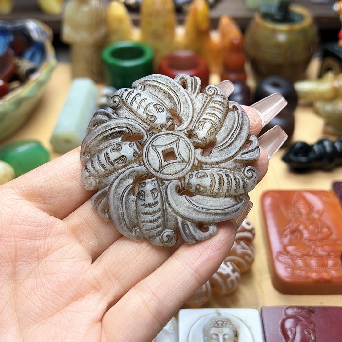 蛇纹石玉未镶嵌颈饰