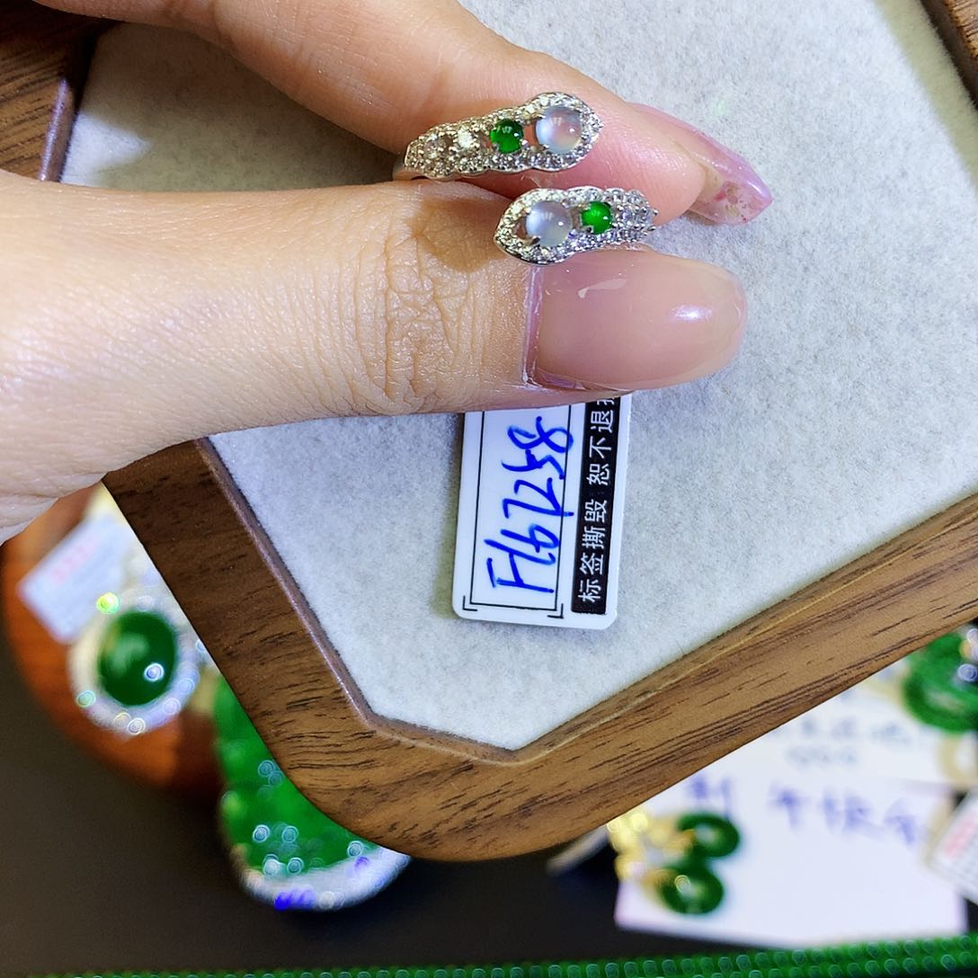 翡翠戒指银S925镶嵌天然翡翠戒指