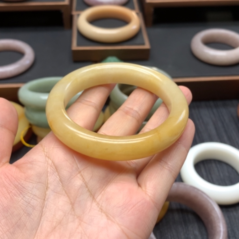 【闪购商品】石英质玉手镯未镶嵌富***余
