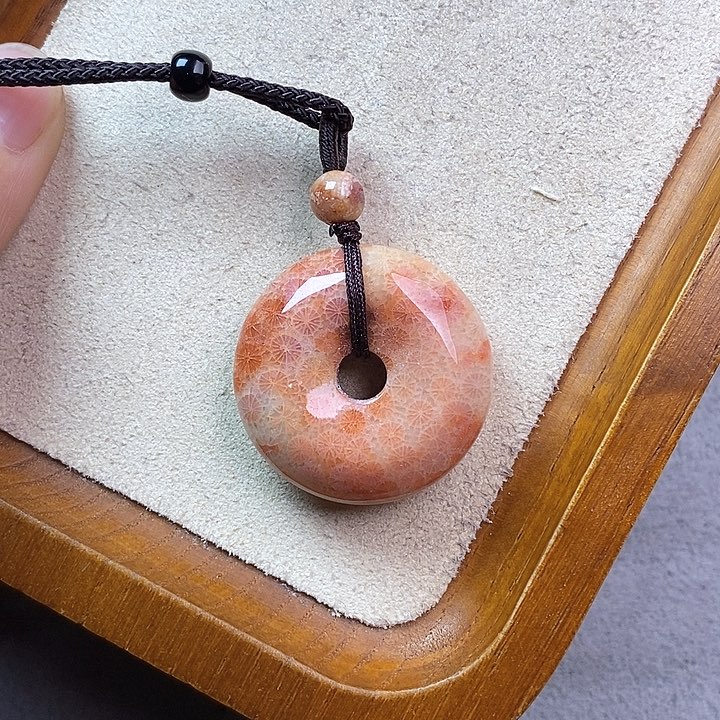 硅化玉颈饰未镶嵌