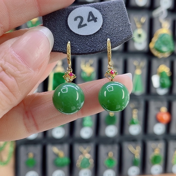 18K金镶嵌耳饰南红玛瑙