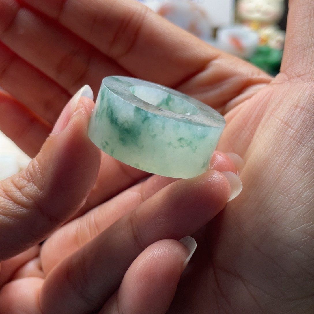 定制翡翠未镶嵌冰飘绿花扳指