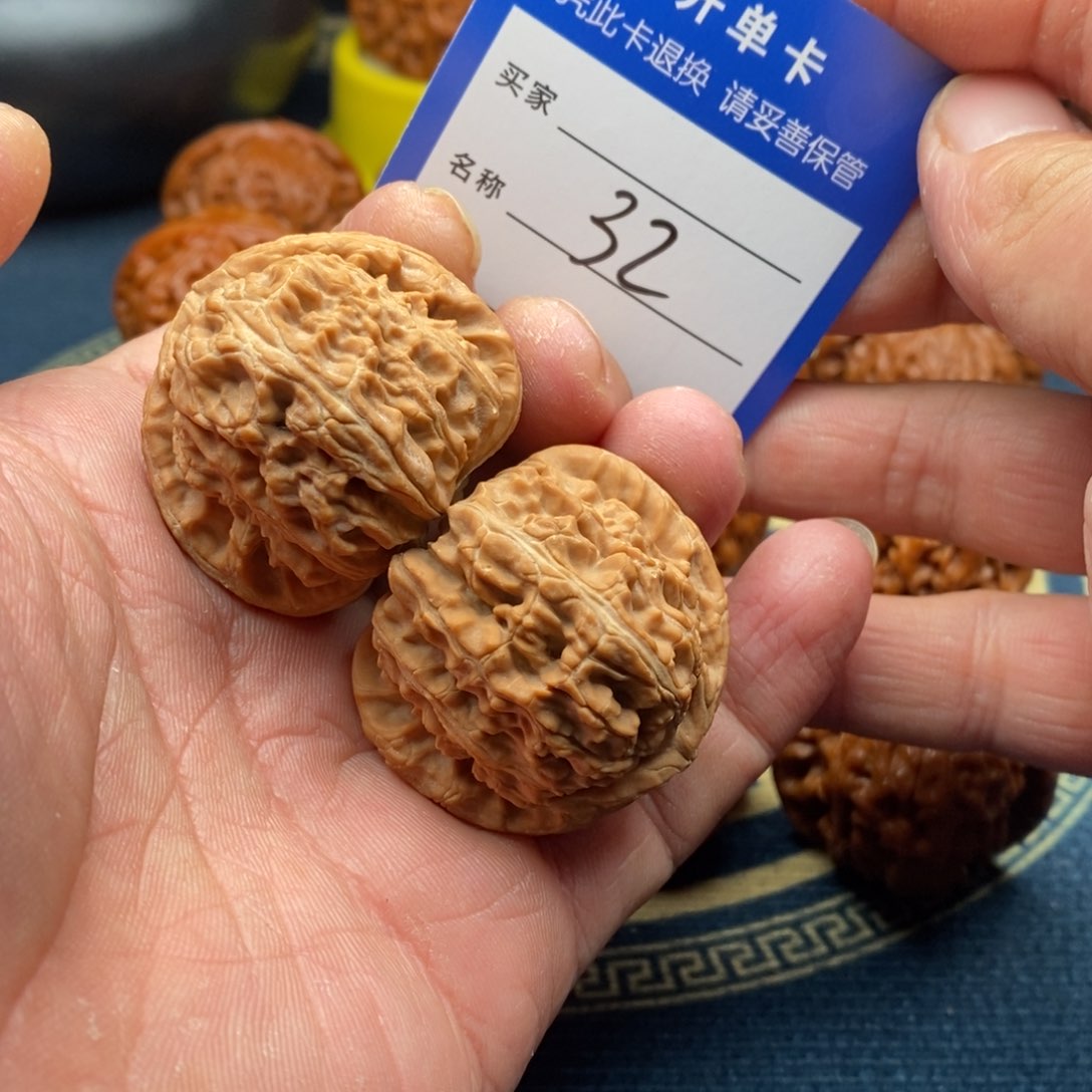 文玩核桃把件白狮子全39