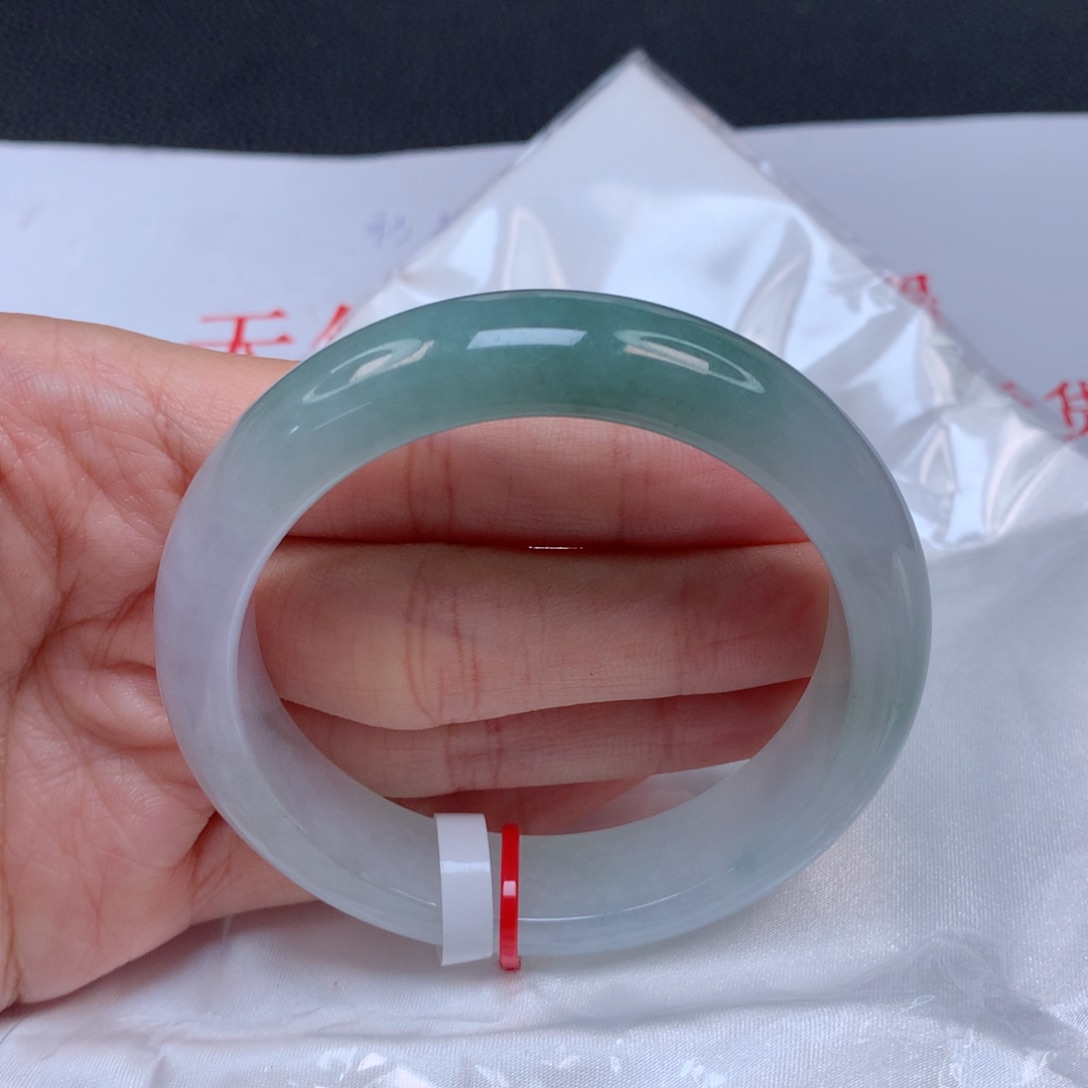 翡翠手镯未镶嵌天然
