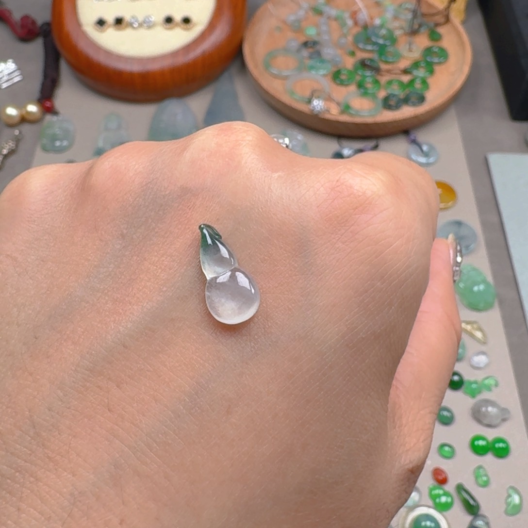 翡翠颈饰未镶嵌缅甸A货翡翠葫芦