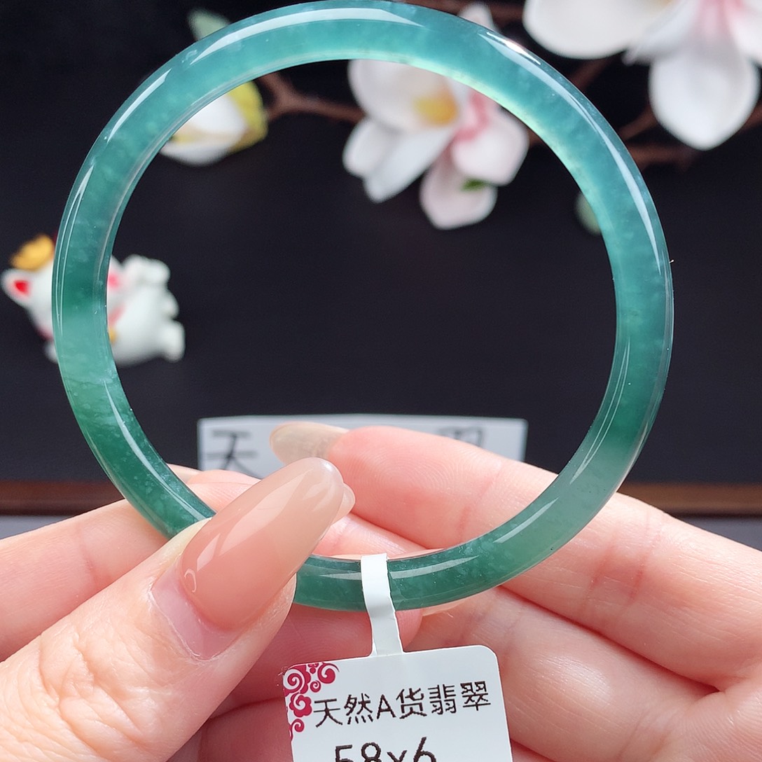 翡翠手镯（圆镯）未镶嵌
