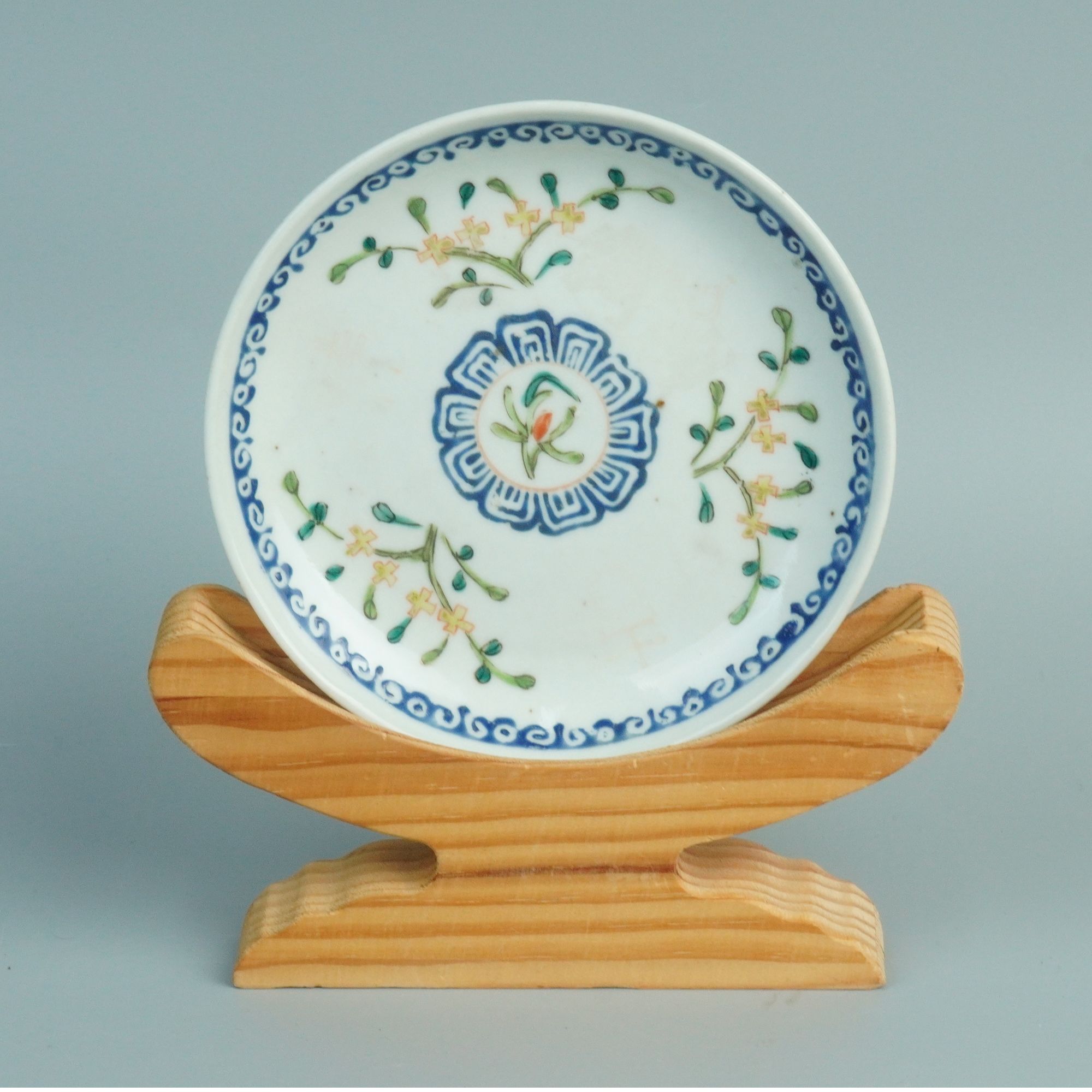 清中晚期 料彩兰花纹盘 QW202501200643