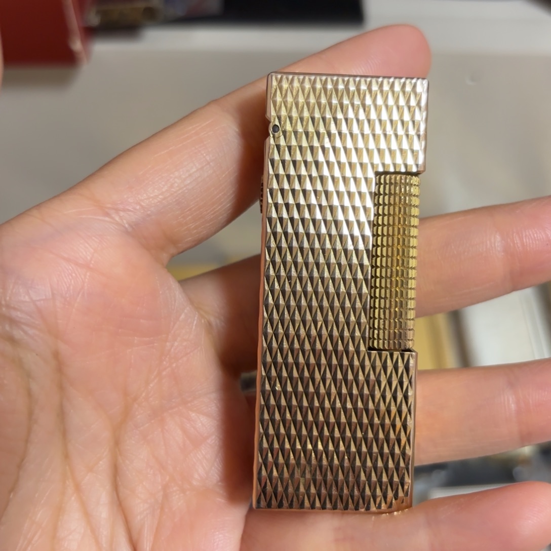 舍***谁都登卡中古打火机