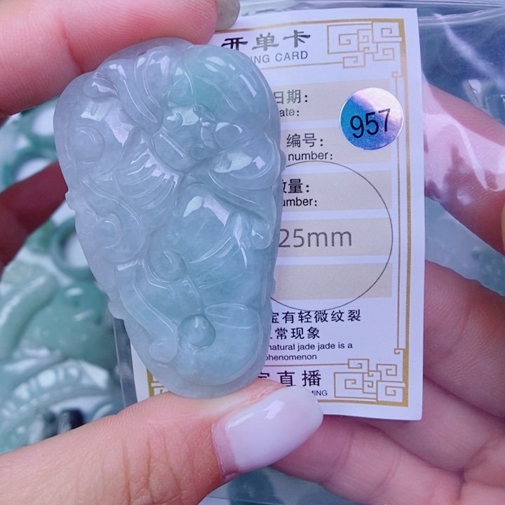 翡翠未镶嵌颈饰吊坠