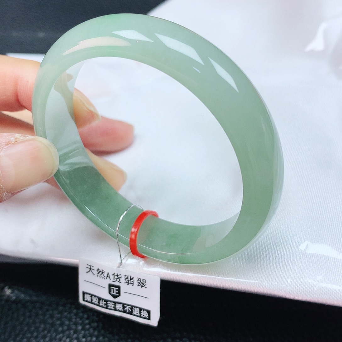 翡翠手镯未镶嵌52圈