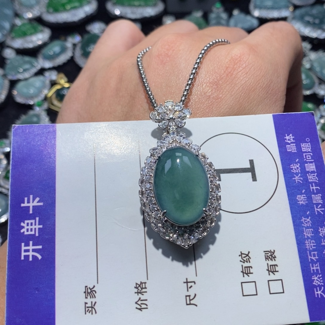 翡翠未镶嵌颈饰翡翠