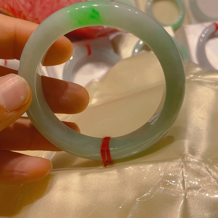 翡翠手镯未镶嵌55.6圈口