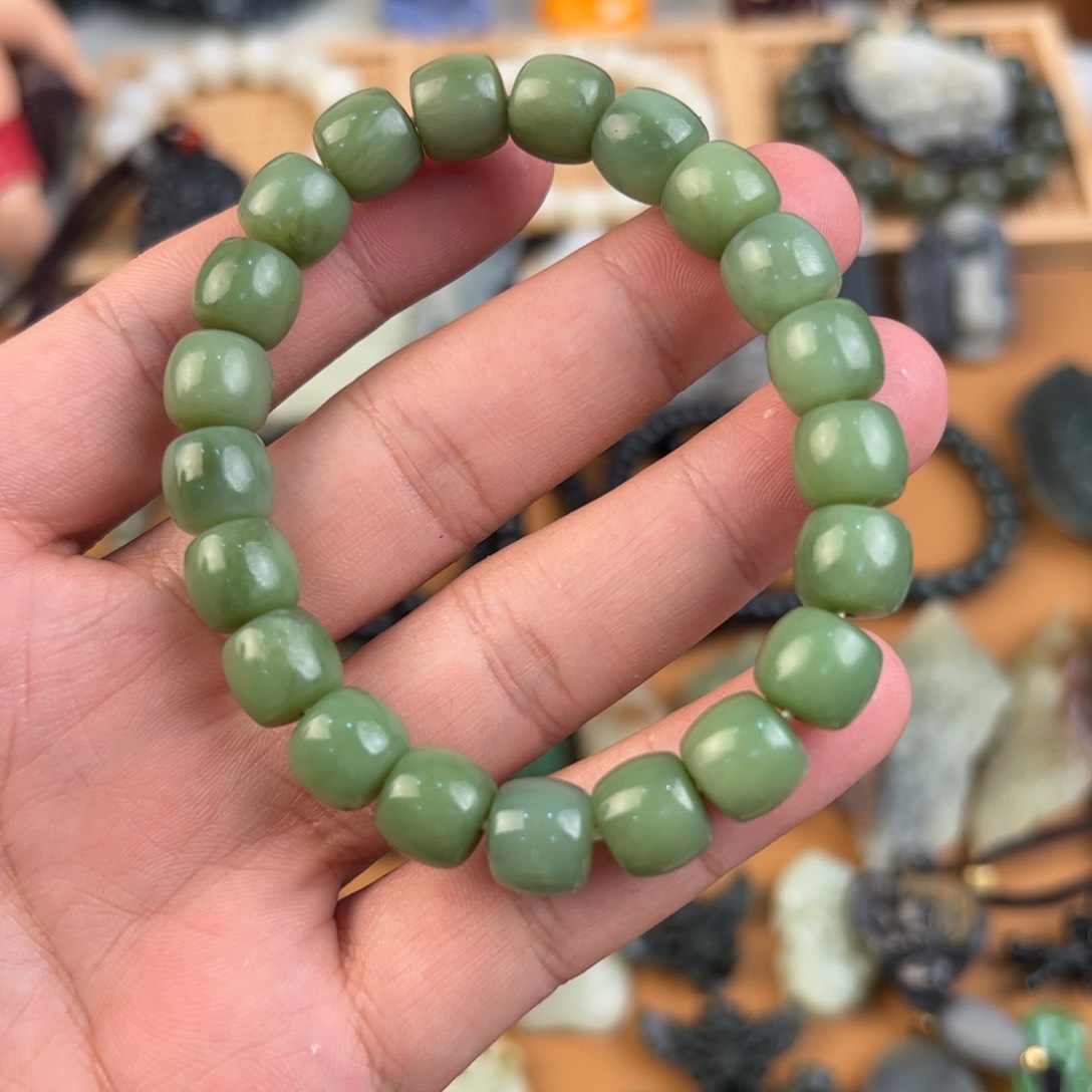 和田玉手链未镶嵌犬****）