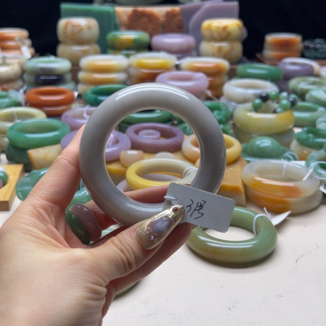 石英质玉手镯未镶嵌