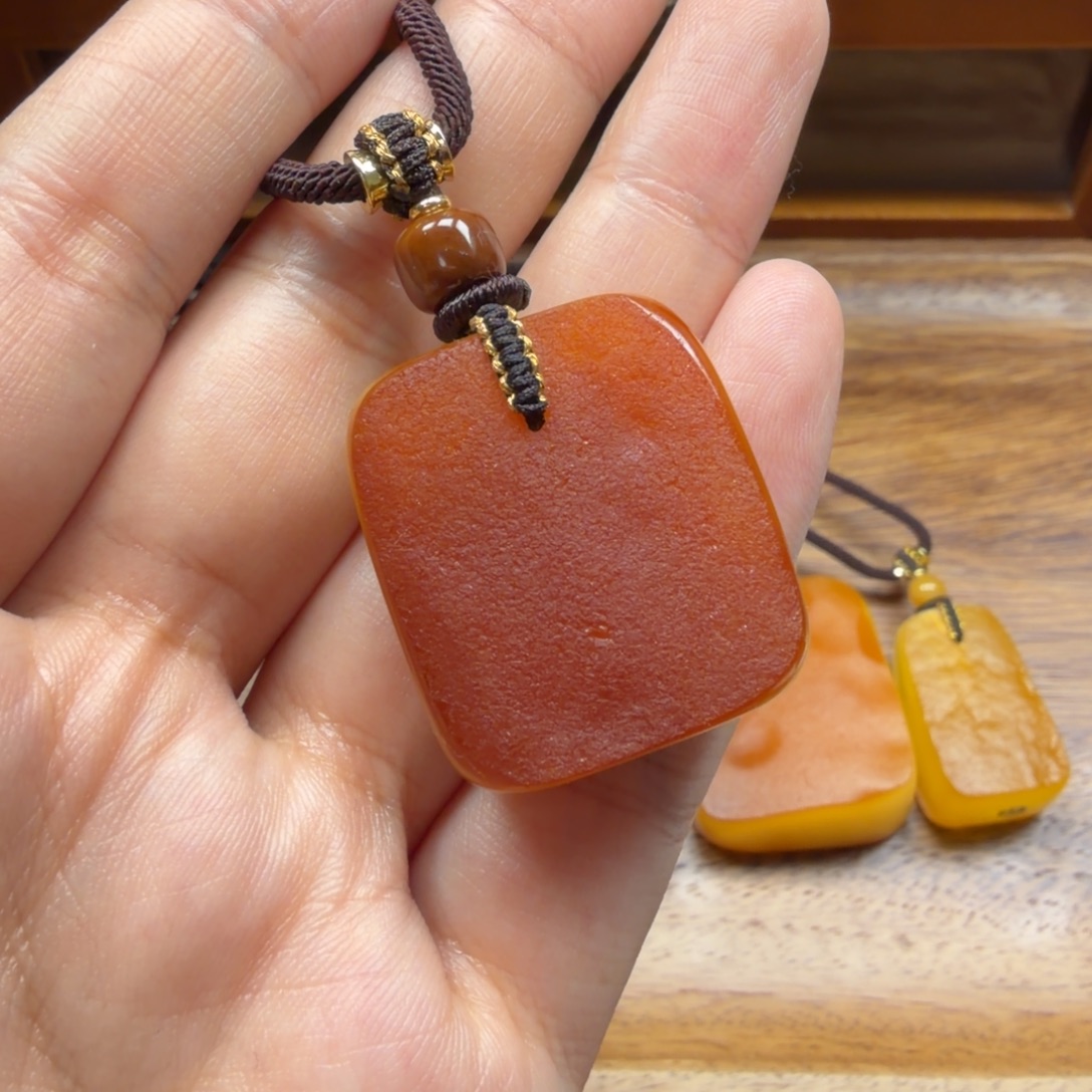 琥珀未镶嵌吊坠(赠链)