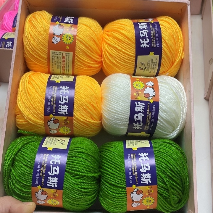 金黄三团 秋香绿两团乳白一团