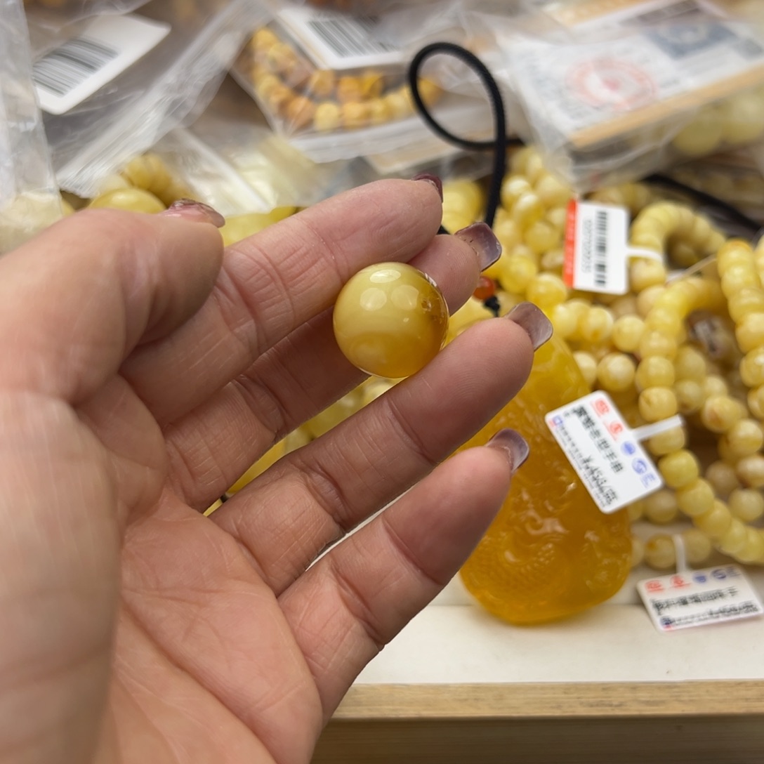琥珀珠宝奇石未镶嵌