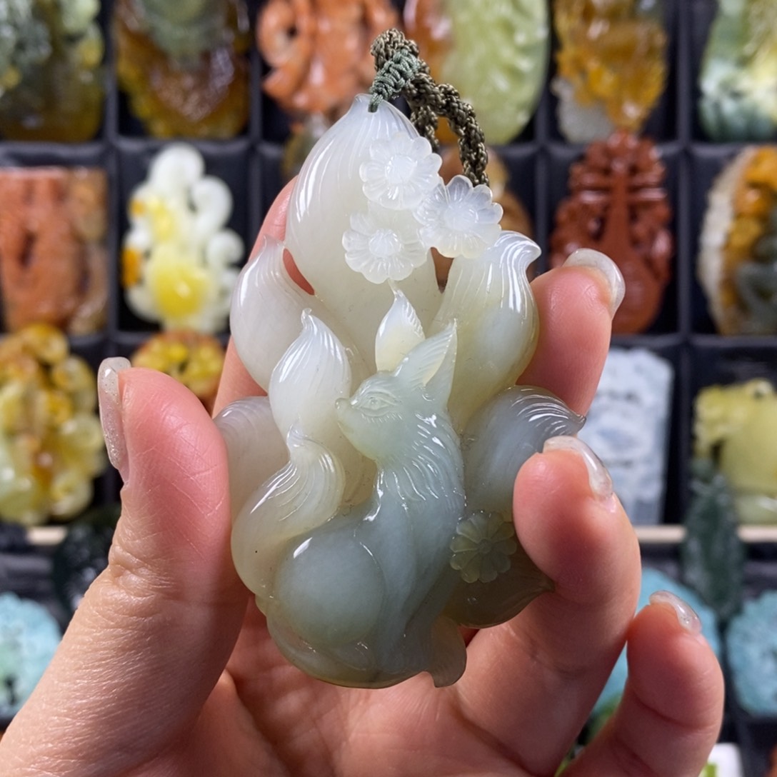 蛇纹石玉颈饰合金