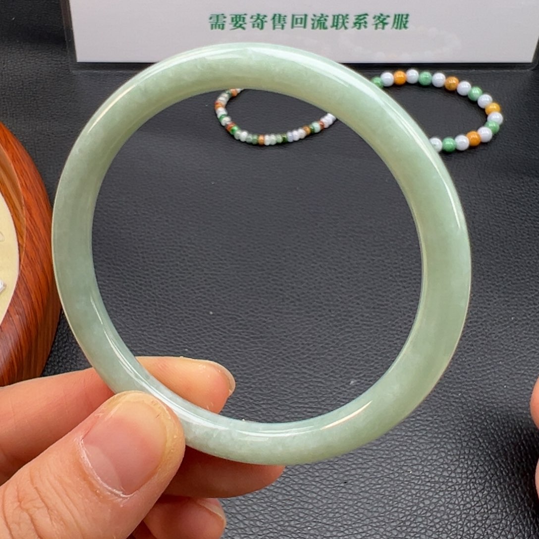 翡翠手镯未镶嵌翡翠手镯