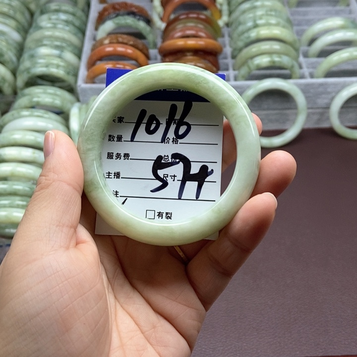 蛇纹石玉手镯未镶嵌