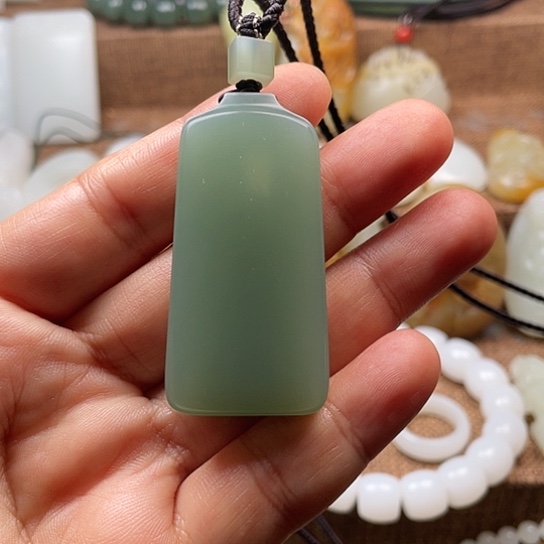 和田玉（碧玉）颈饰未镶嵌梧**?