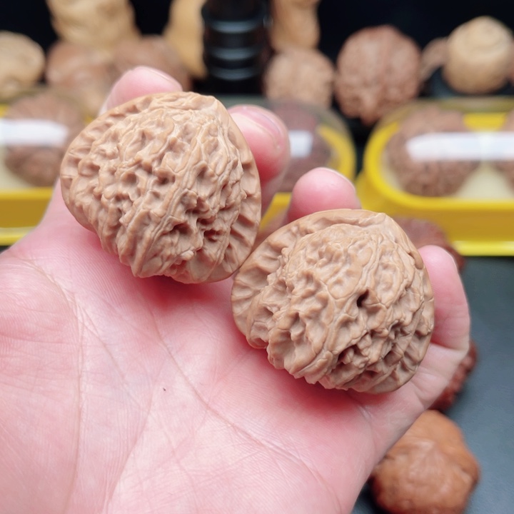 文玩核桃把件三角白40×40×34