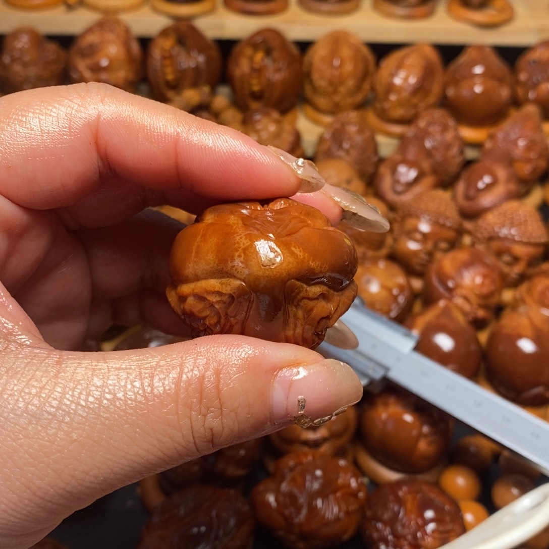 【闪购商品】橄榄核吊坠2面蝴蝶一面结合